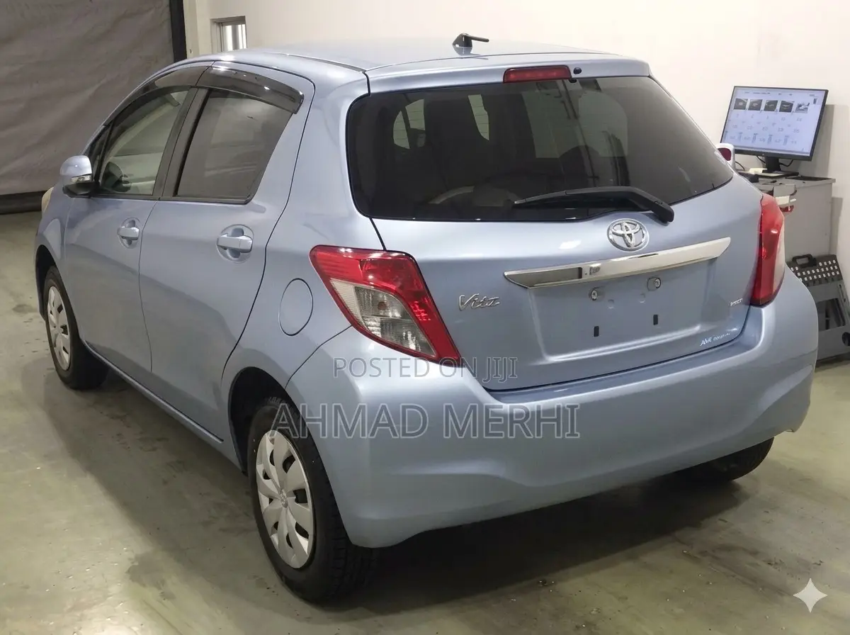 Toyota Vitz 1.3 FWD 5dr 2013 Blue