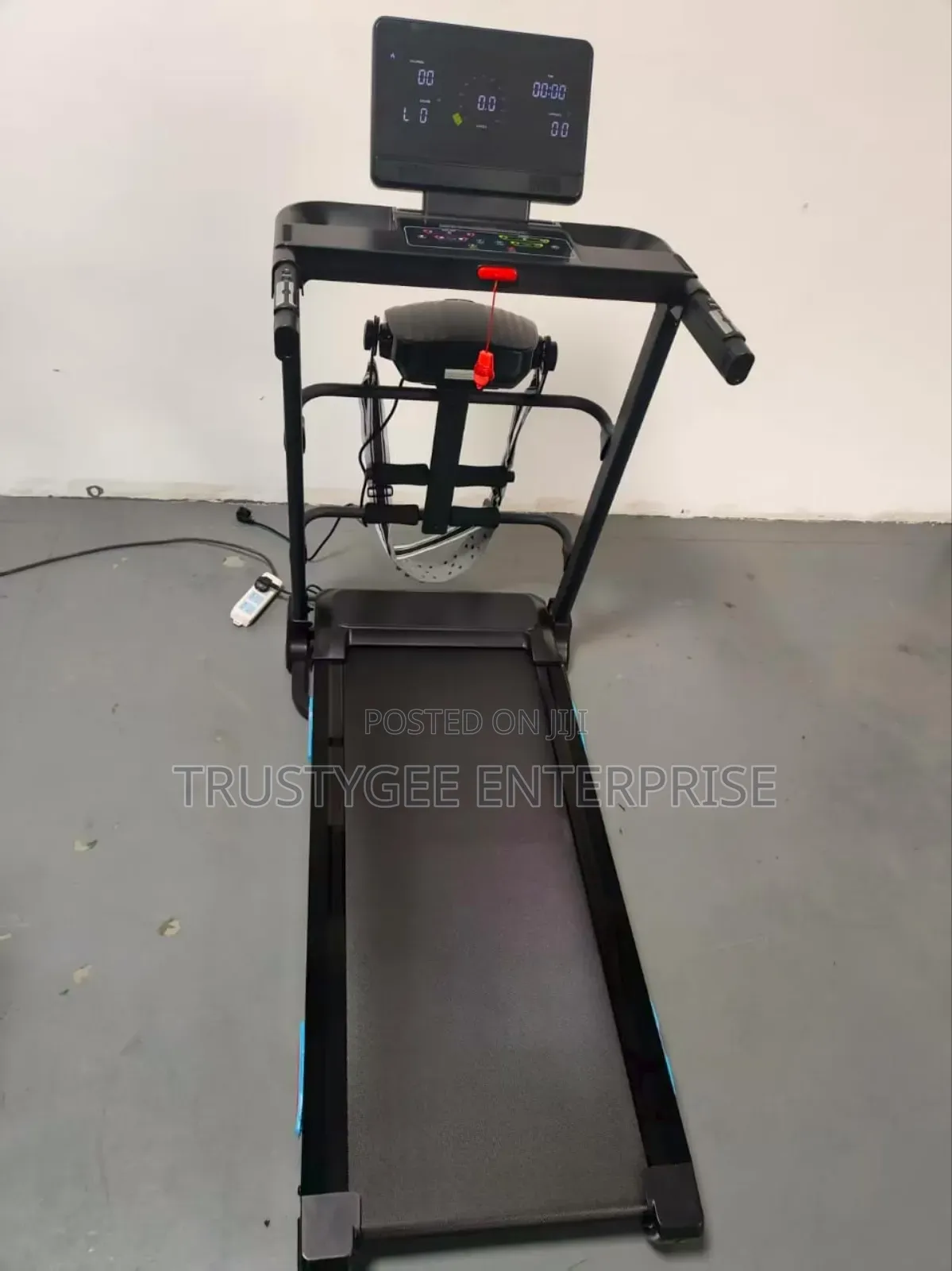 Multi-Functional Treadmill With Automatic Incline and Massager