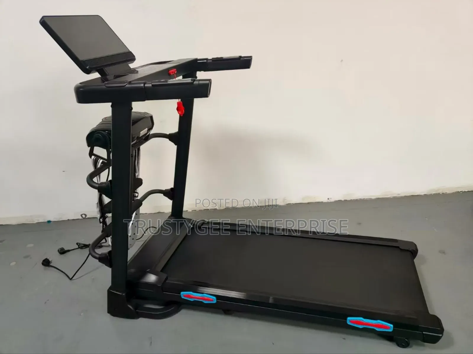 Multi-Functional Treadmill With Automatic Incline and Massager