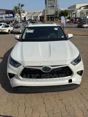 Toyota Highlander XLE AWD 2023 White