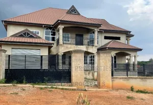 6bdrm House in Pakyi, Santasi Road., Kumasi Metropolitan for sale