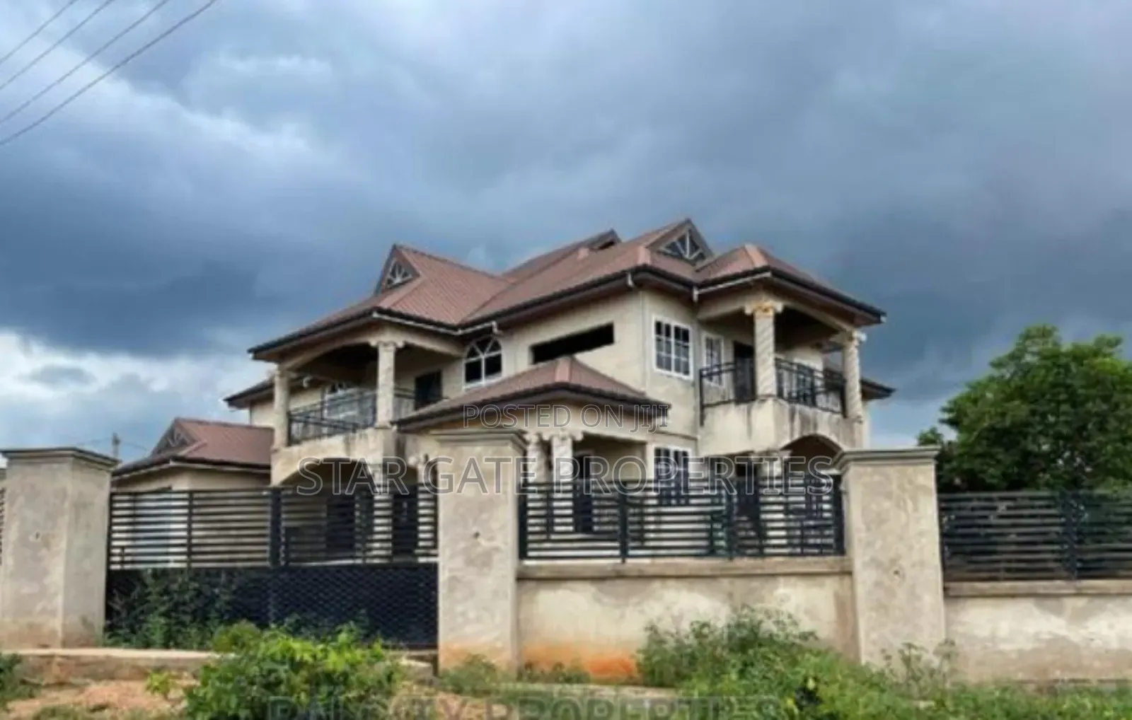 6bdrm House in Pakyi, Santasi Road., Kumasi Metropolitan for sale