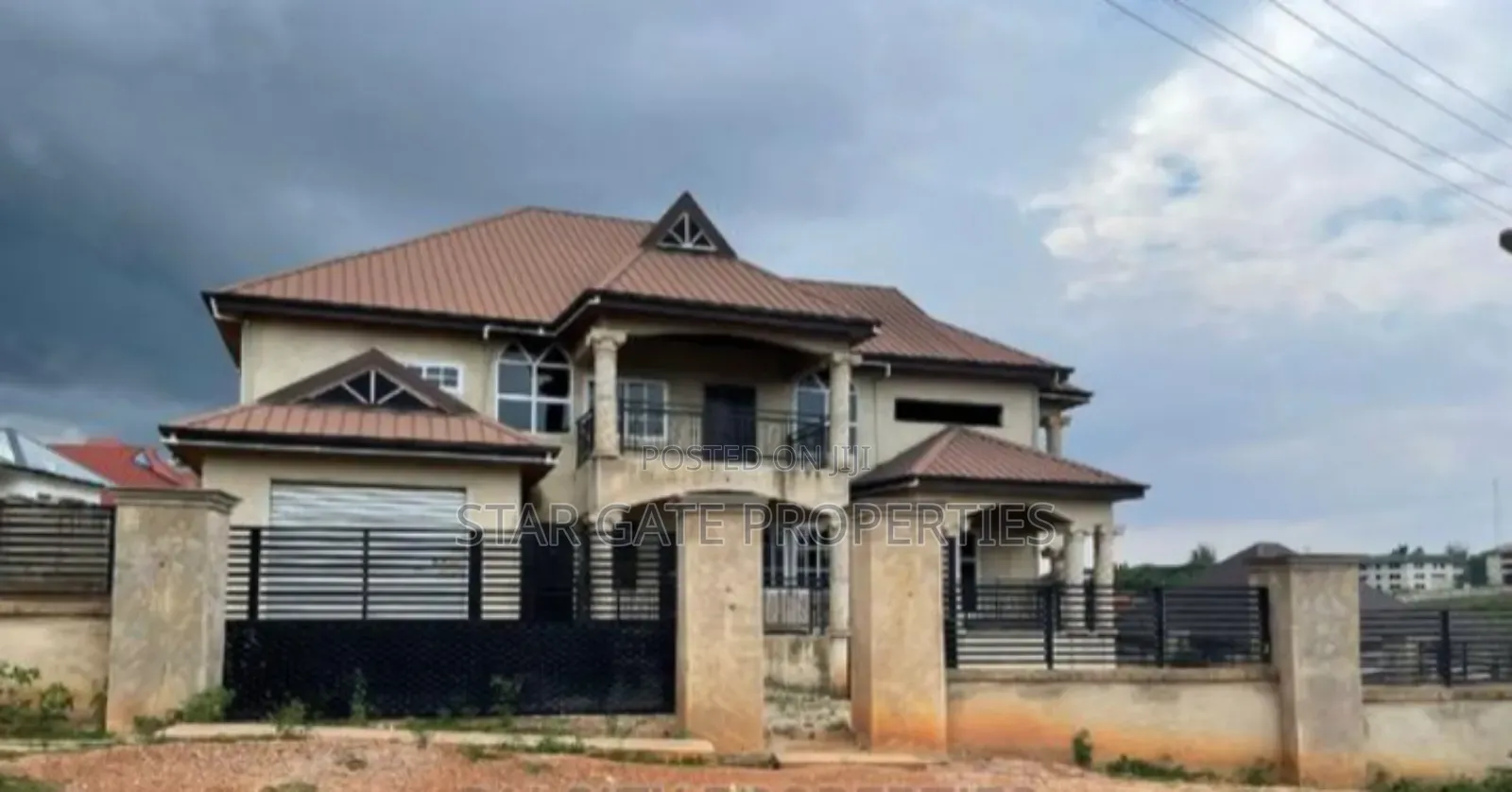 6bdrm House in Pakyi, Santasi Road., Kumasi Metropolitan for sale