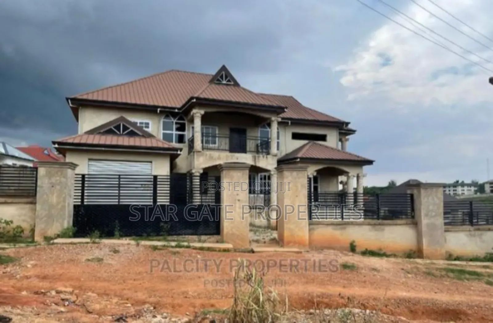 6bdrm House in Pakyi, Santasi Road., Kumasi Metropolitan for sale
