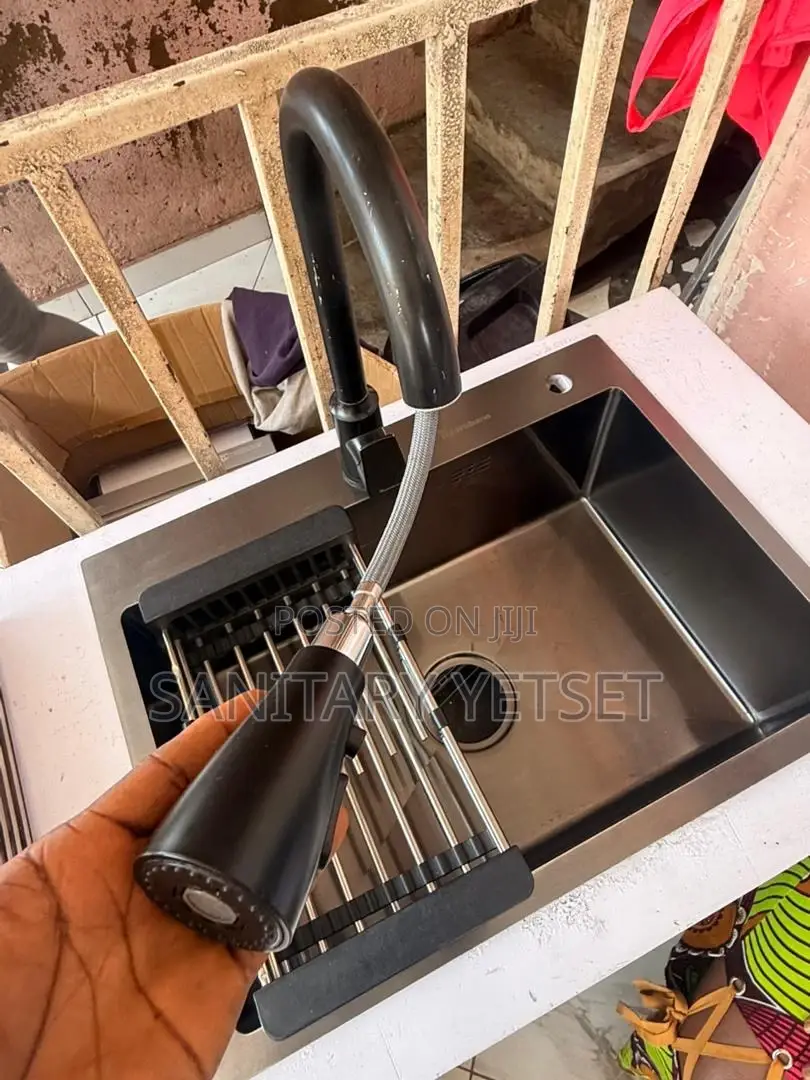 Single Bowl With Pullout Tap