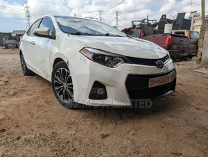 Toyota Corolla S Premium 4dr Sedan (1.8L 4cyl CVT) 2015 White