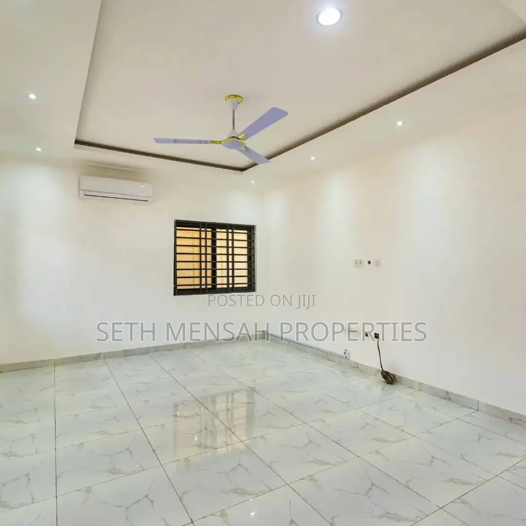 3bdrm House in 3 Bedroom, Mile 7 for rent