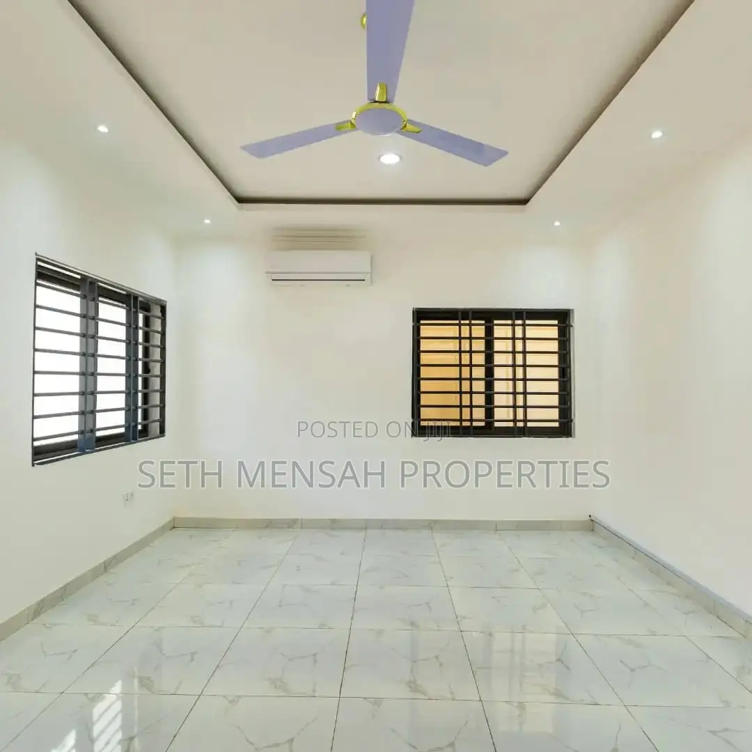 3bdrm House in 3 Bedroom, Mile 7 for rent