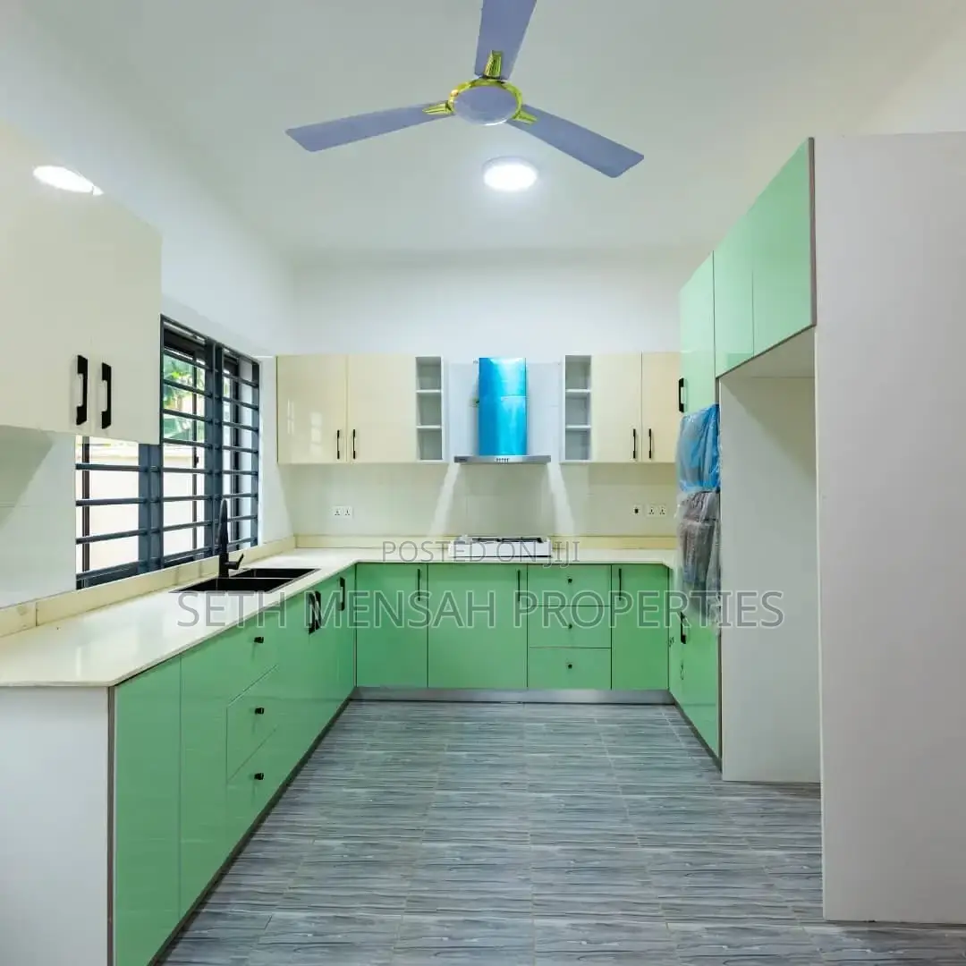 3bdrm House in 3 Bedroom, Mile 7 for rent