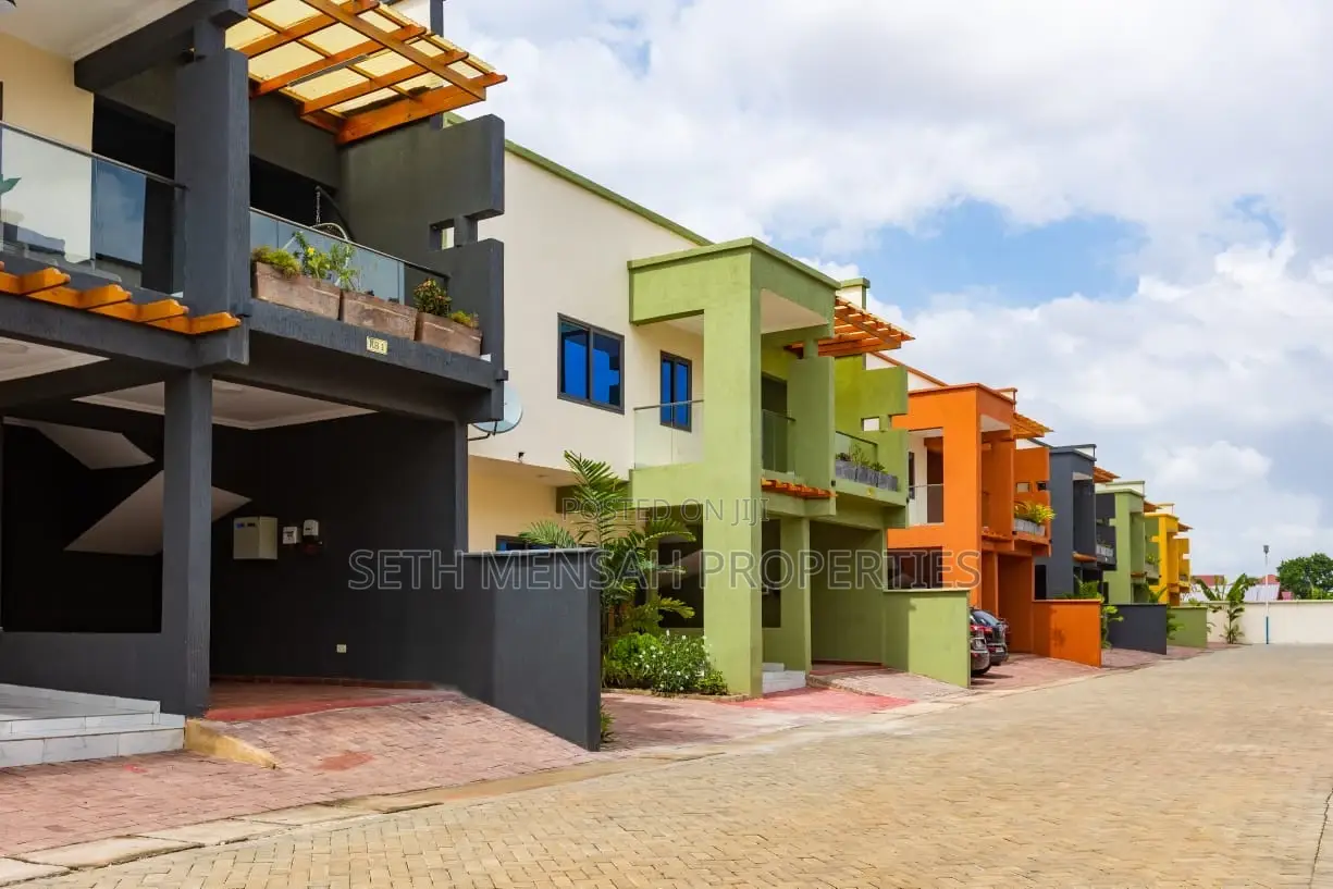 3bdrm House in 3 Bedroom, Mile 7 for rent