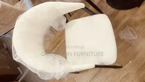 Casual Dining Table (+4)