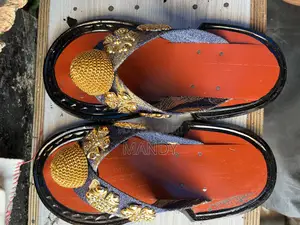 Ahenema Slippers