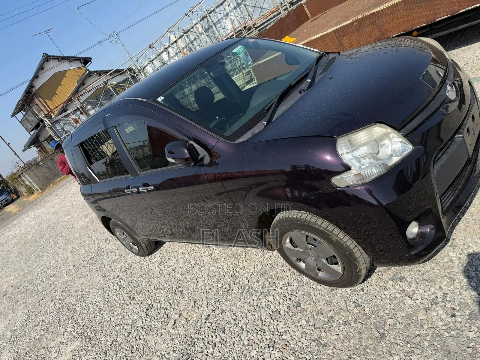 Toyota Sienta 1.5 AWD 2013 Maroon