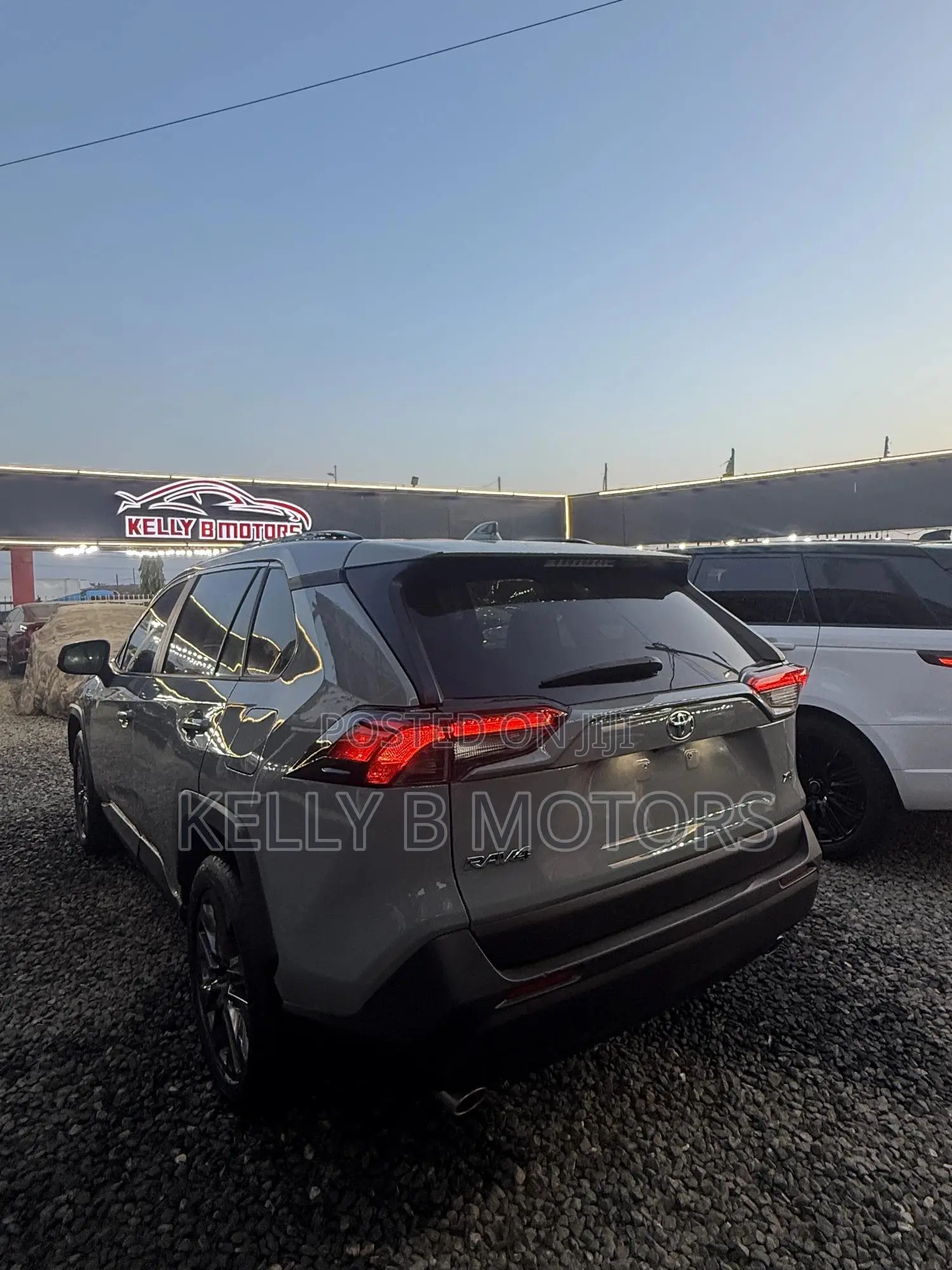 Toyota RAV4 XLE Premium 2021 Green
