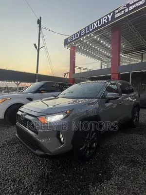Toyota RAV4 XLE Premium 2021 Green