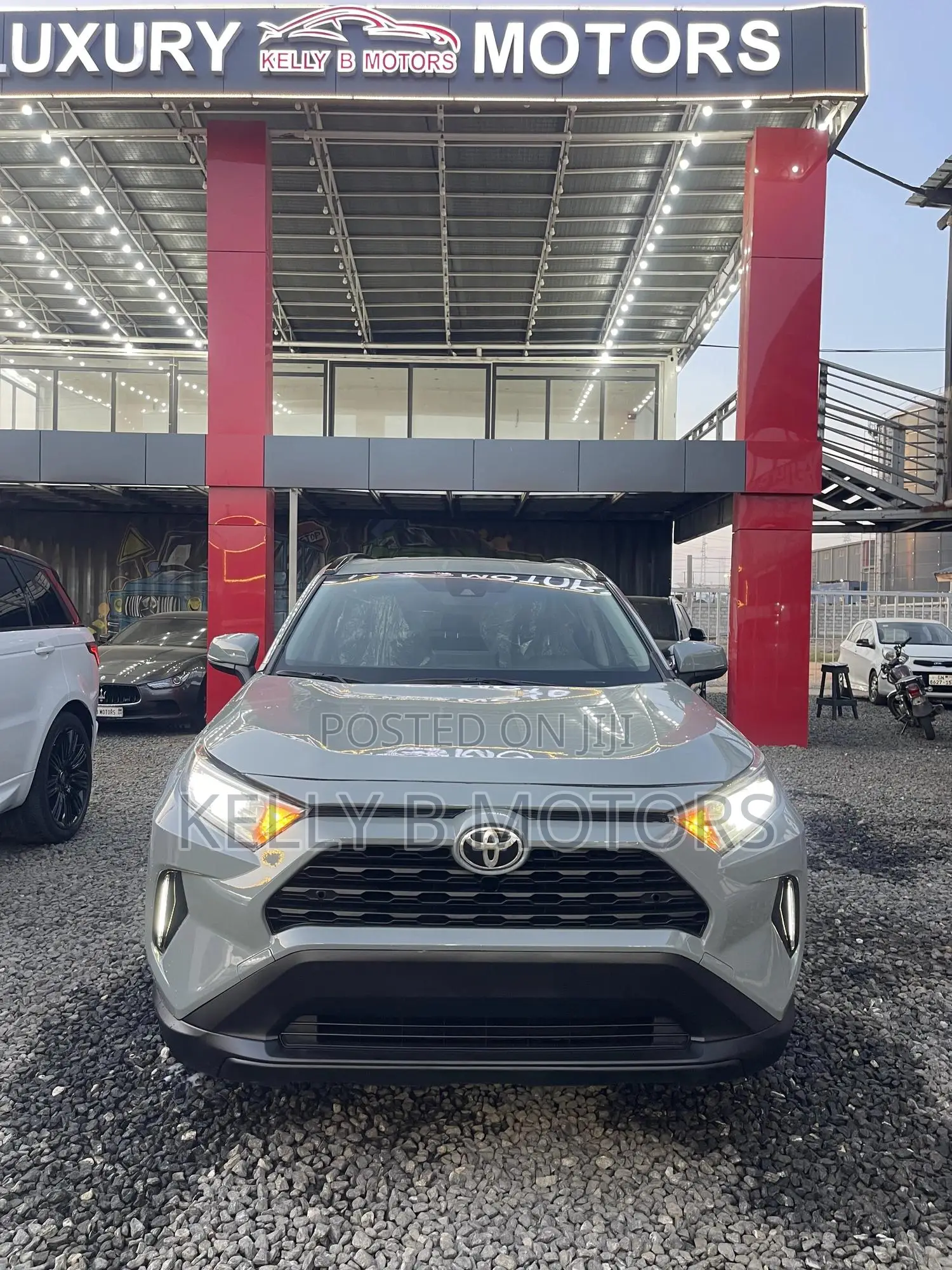Toyota RAV4 XLE Premium 2021 Green