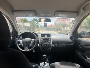 Nissan Versa 1.6 SV 4dr Sedan (1.6L 4cyl CVT) 2015 Black