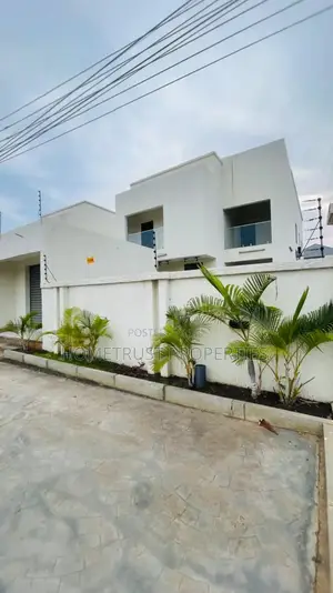4bdrm Duplex in Ashongman Estate, Police Station for rent