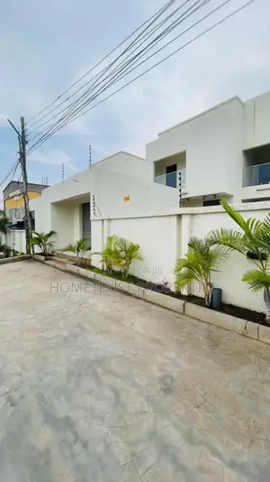 4bdrm Duplex in Ashongman Estate, Police Station for rent