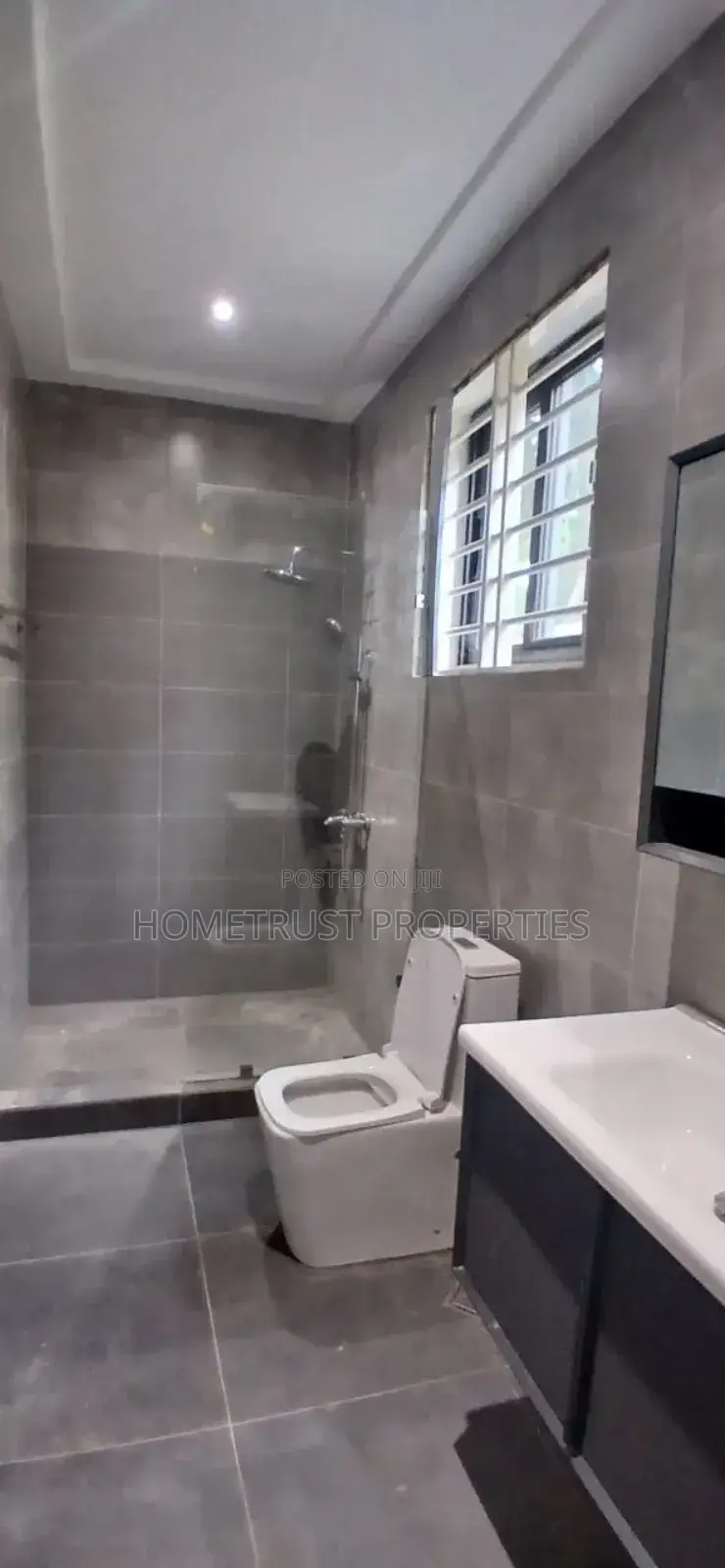 4bdrm Duplex in Ashongman Estate, Police Station for rent