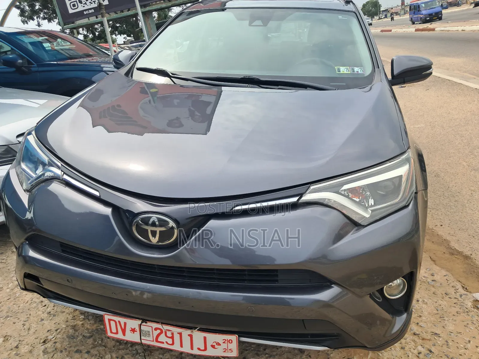 Toyota RAV4 XLE 4dr SUV (2.5L 4cyl 6A) 2018 Gray