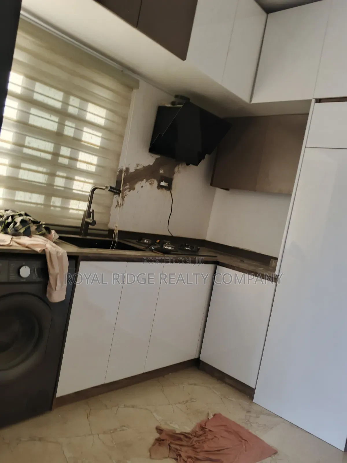 4bdrm Townhouse / Terrace in Burma Hills Close To, Accra Metropolitan