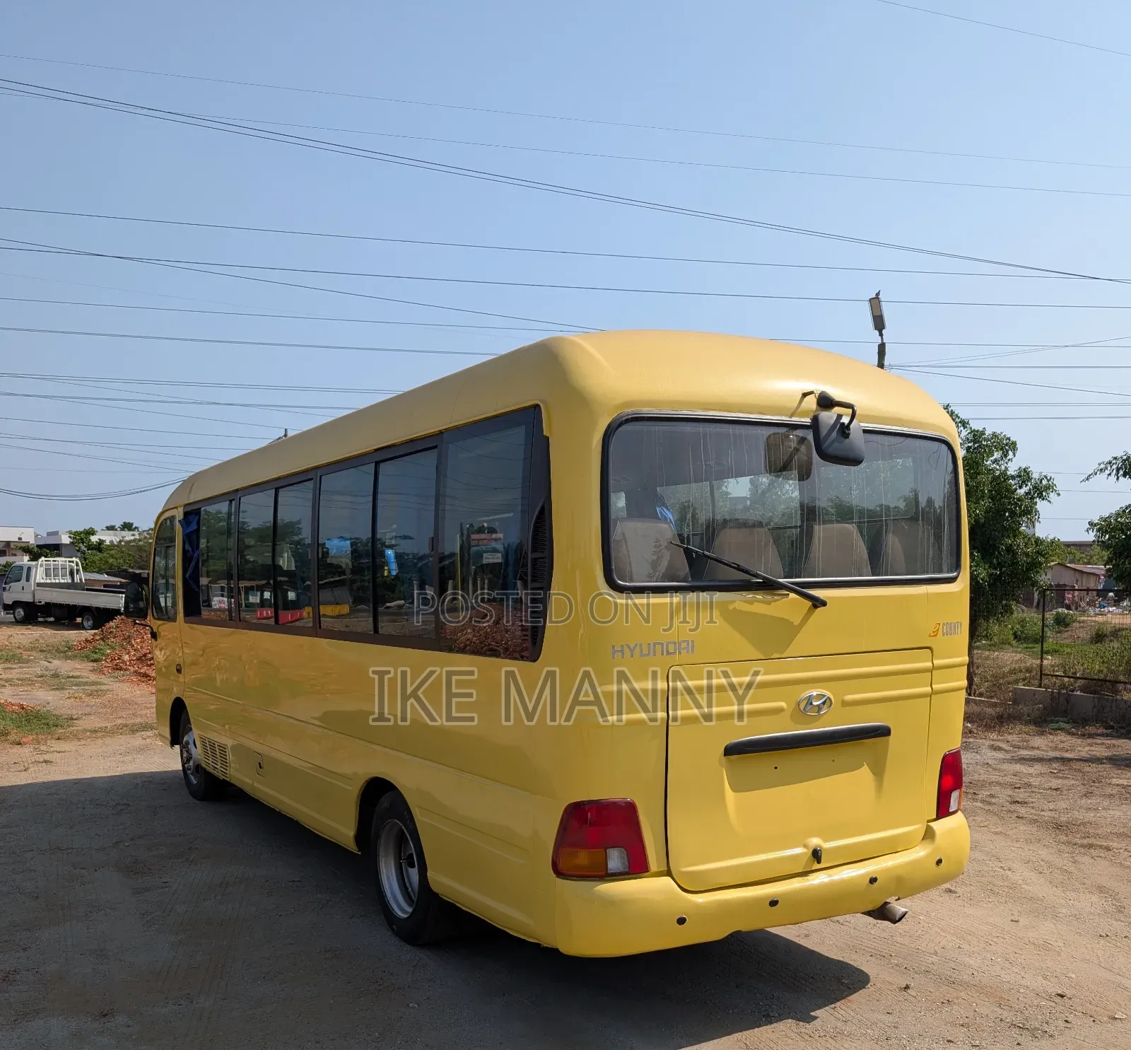 Hyundai County 2012 Yellow