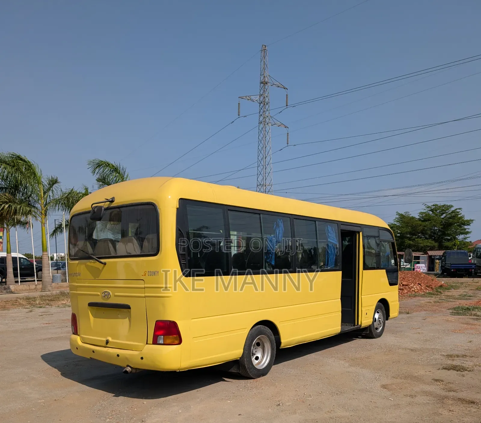 Hyundai County 2012 Yellow