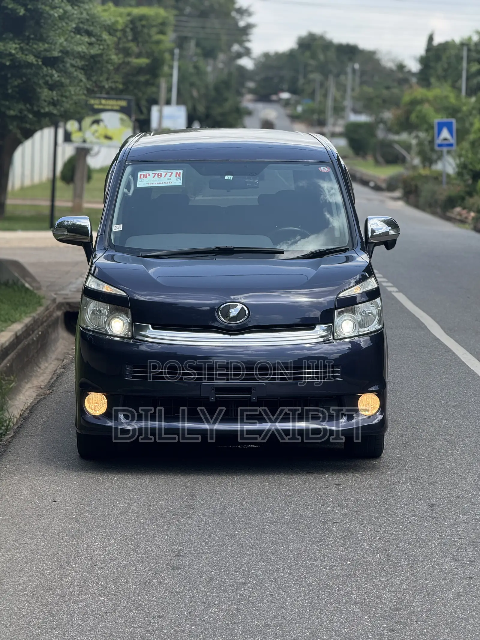 Toyota Voxy 2010 Purple