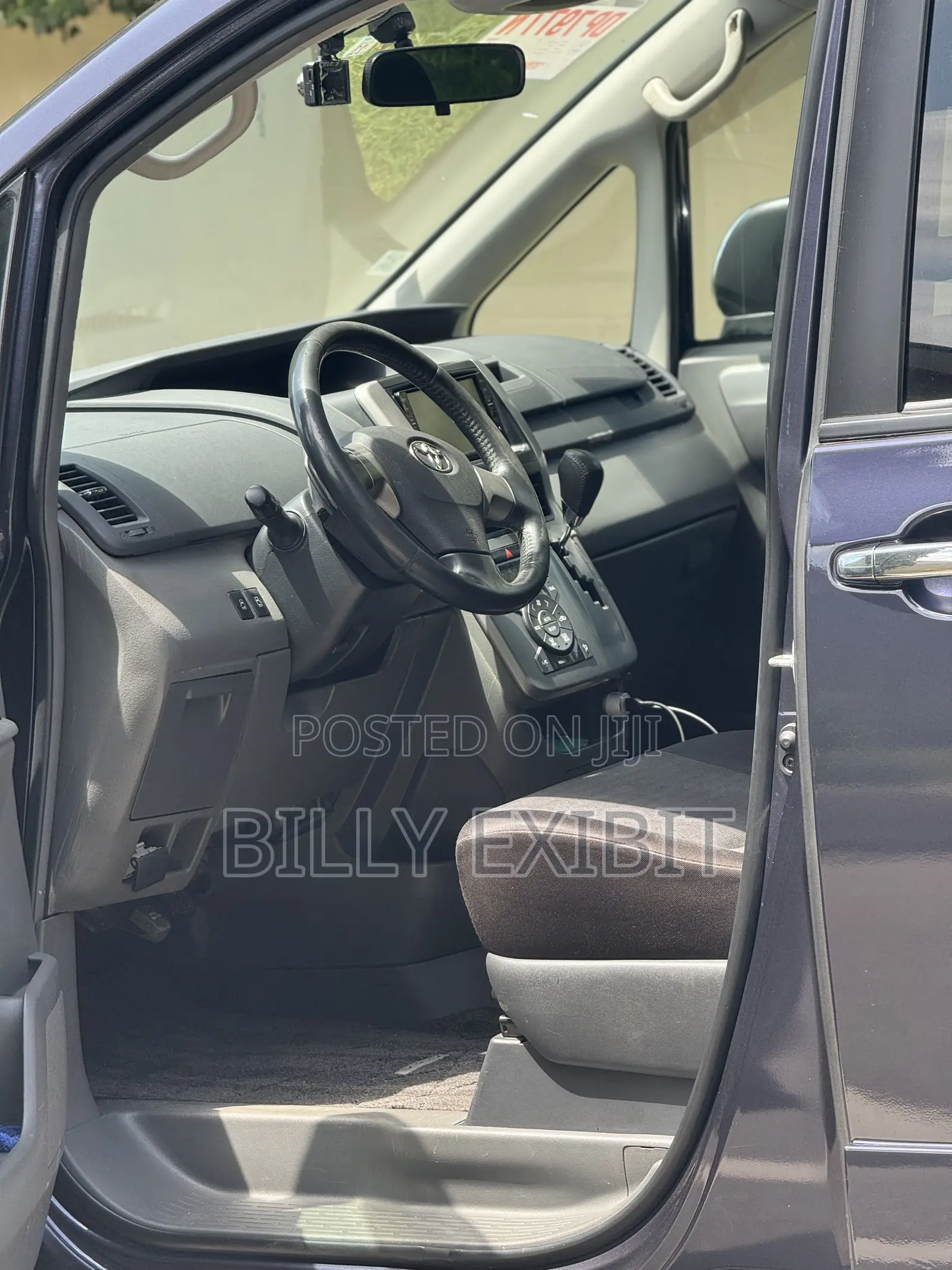 Toyota Voxy 2010 Purple