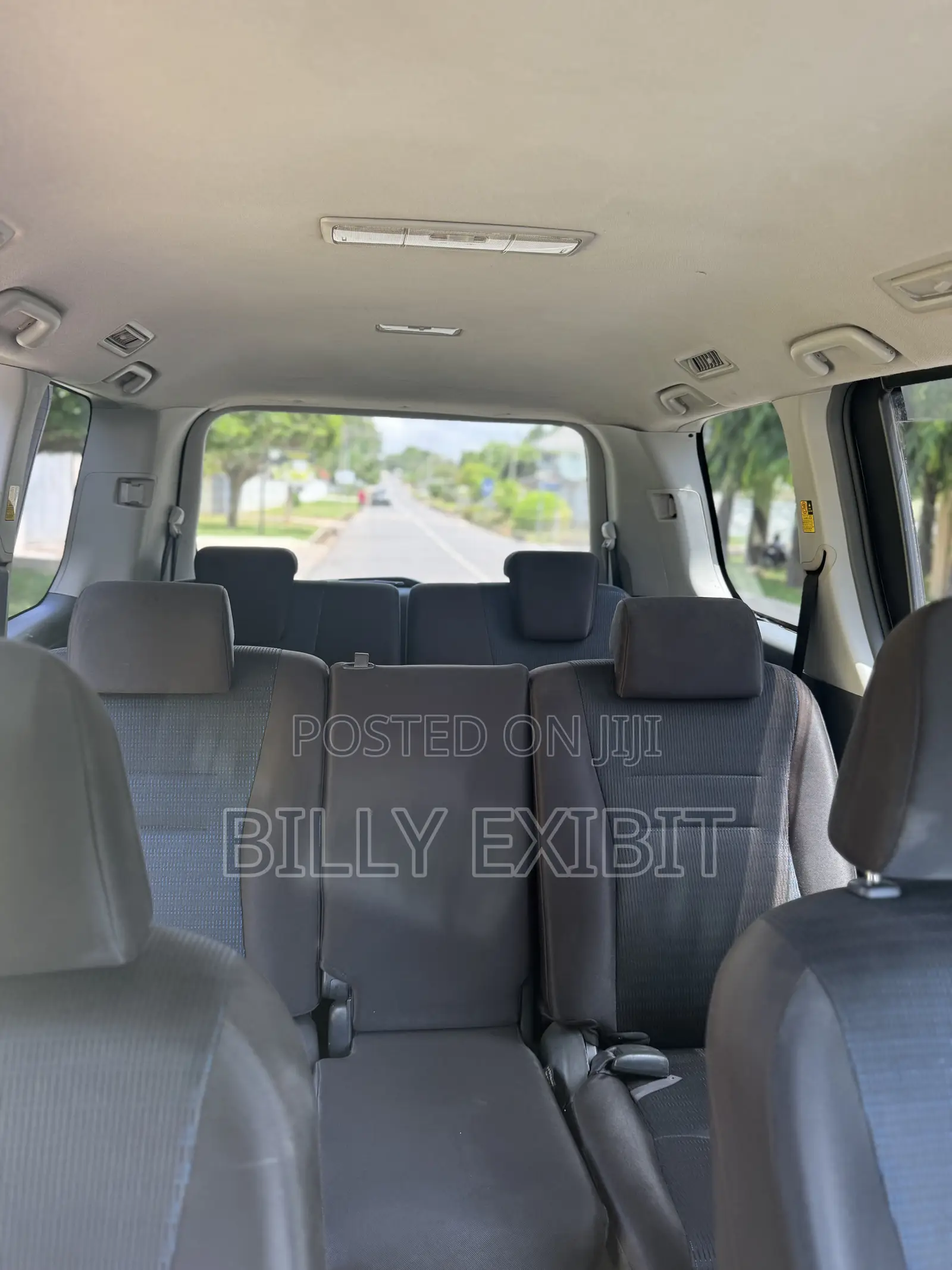 Toyota Voxy 2010 Purple