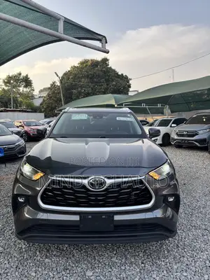 Toyota Highlander XLE 2022 Gray