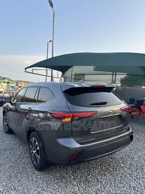 Toyota Highlander XLE 2022 Gray