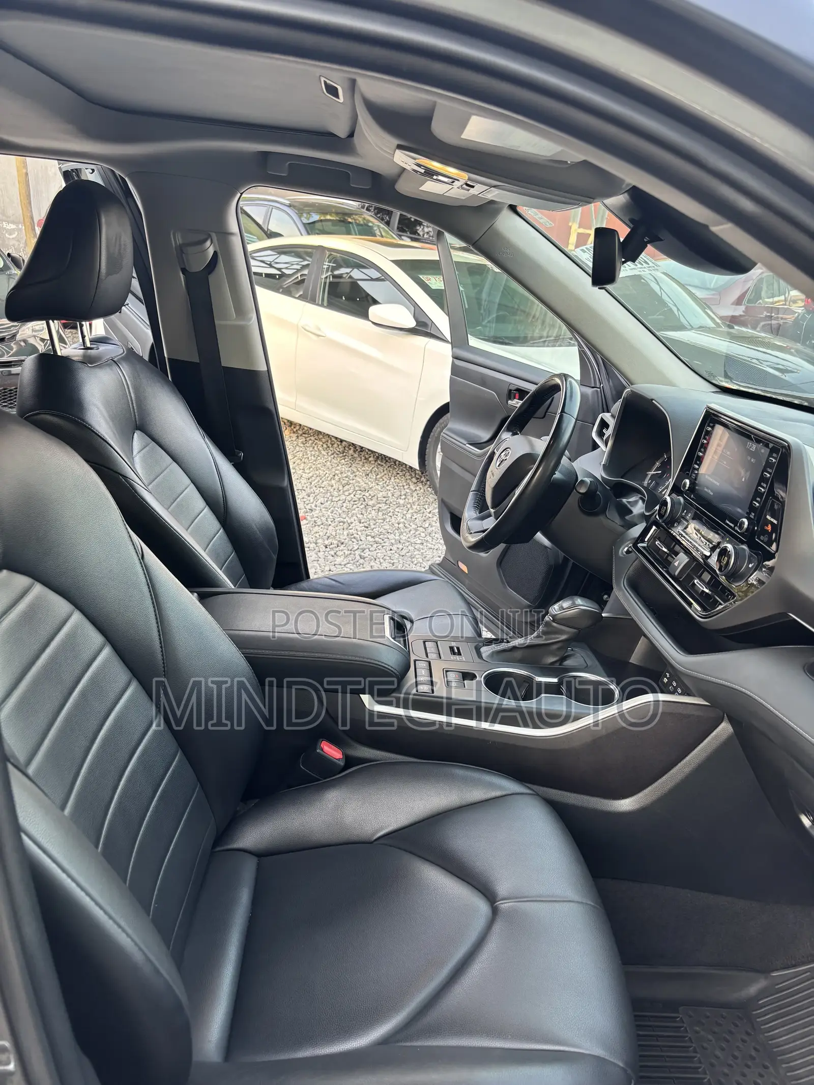 Toyota Highlander XLE 2022 Gray
