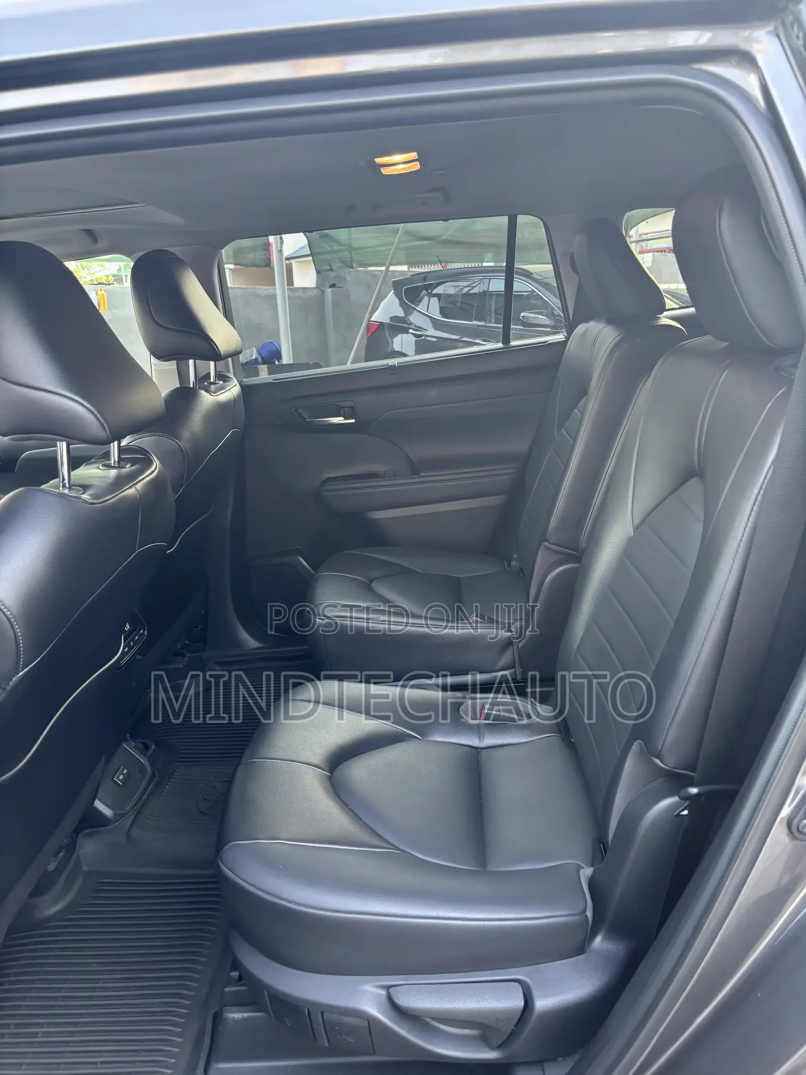 Toyota Highlander XLE 2022 Gray