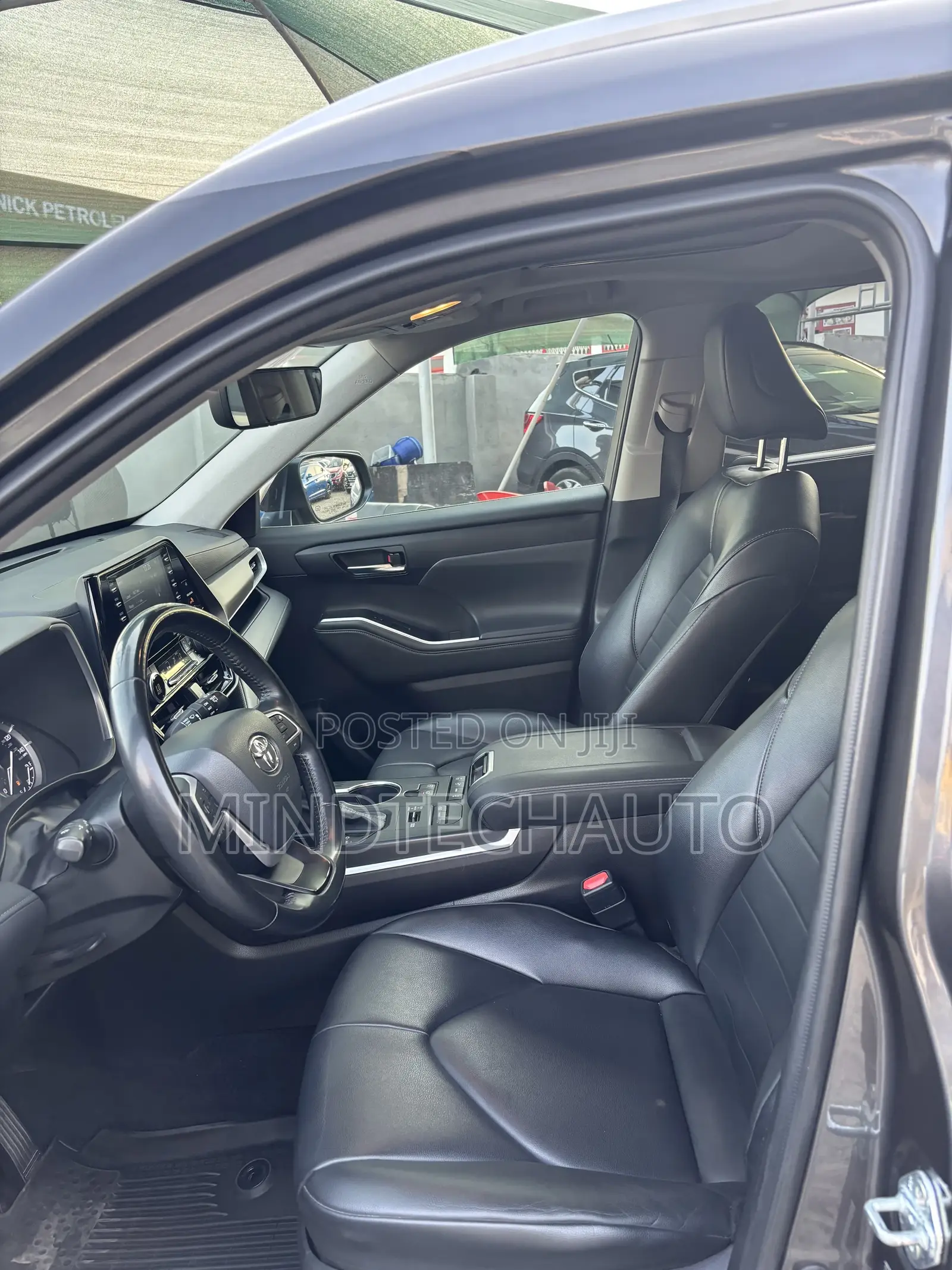 Toyota Highlander XLE 2022 Gray
