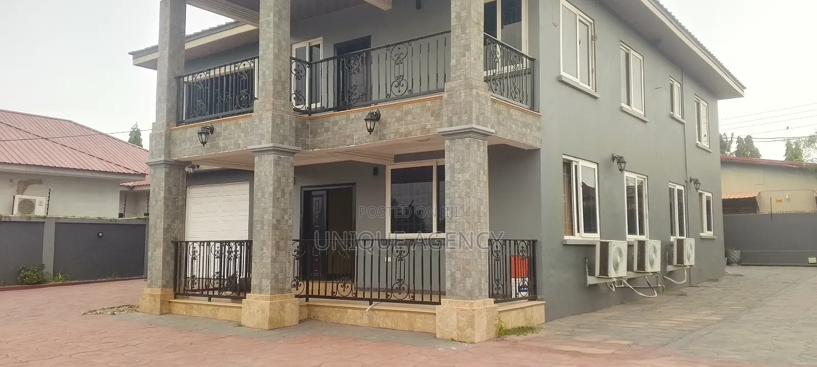 4bdrm Duplex in Baatsona Total for rent