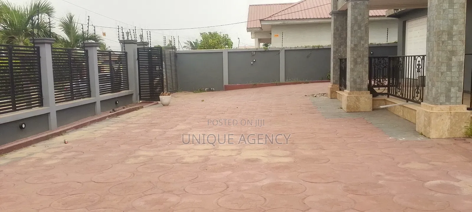4bdrm Duplex in Baatsona Total for rent