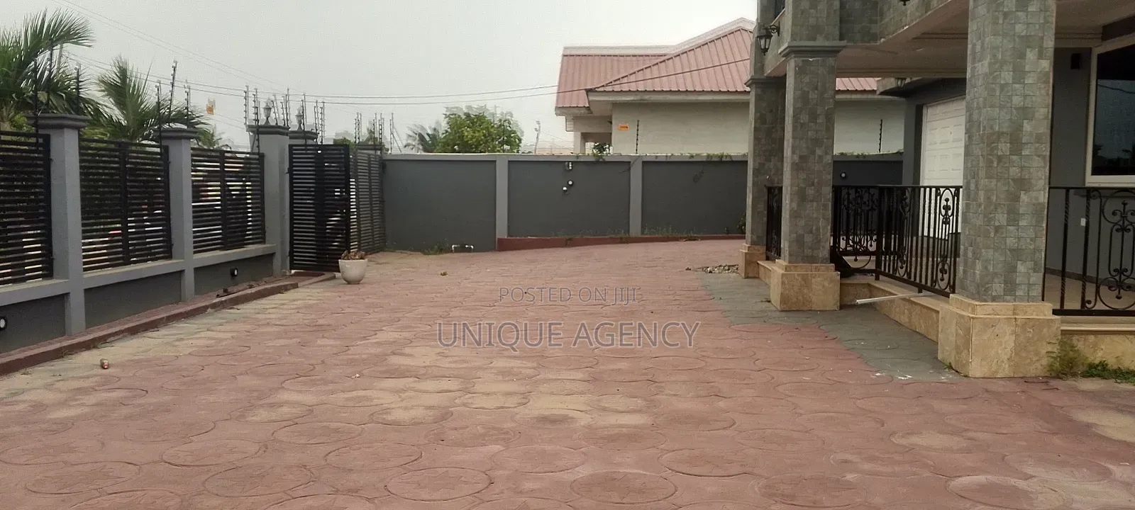4bdrm Duplex in Baatsona Total for rent