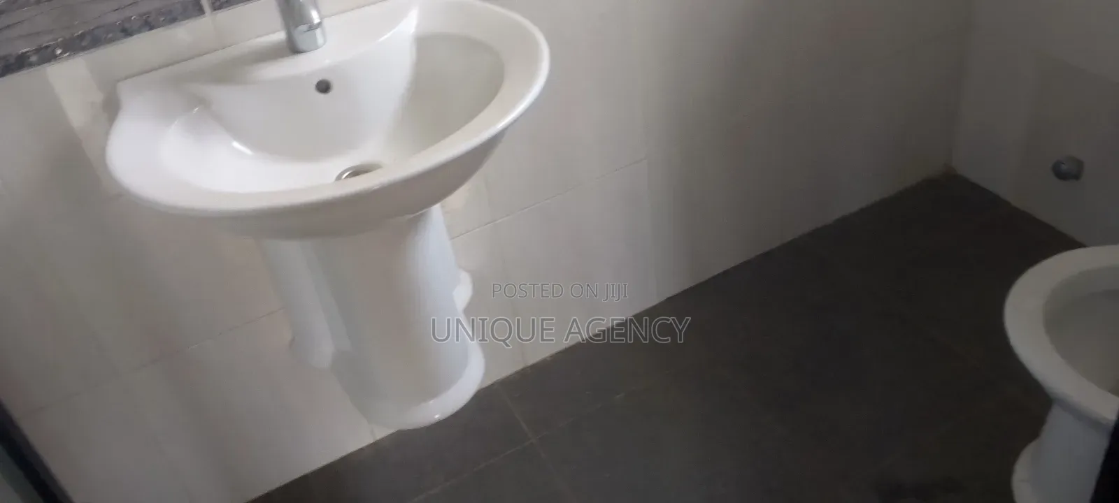 4bdrm Duplex in Baatsona Total for rent