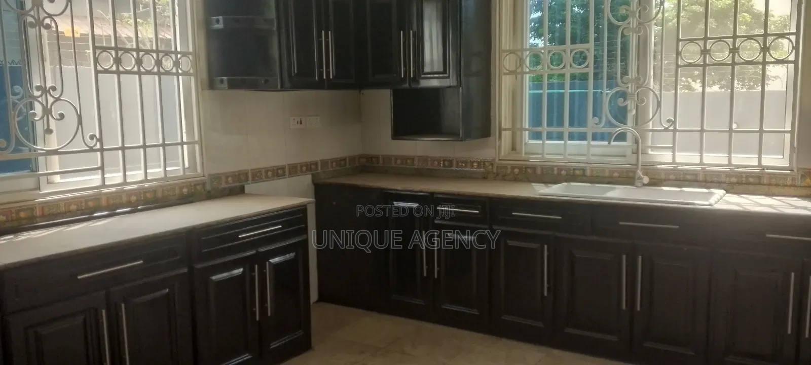 4bdrm Duplex in Baatsona Total for rent