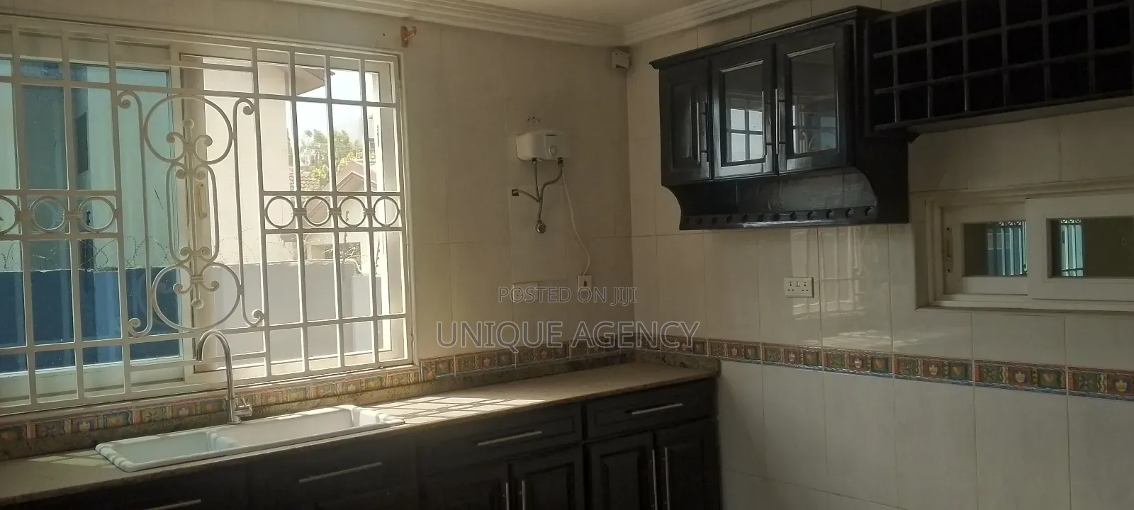 4bdrm Duplex in Baatsona Total for rent
