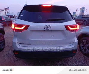 Toyota Highlander LE 2019 White