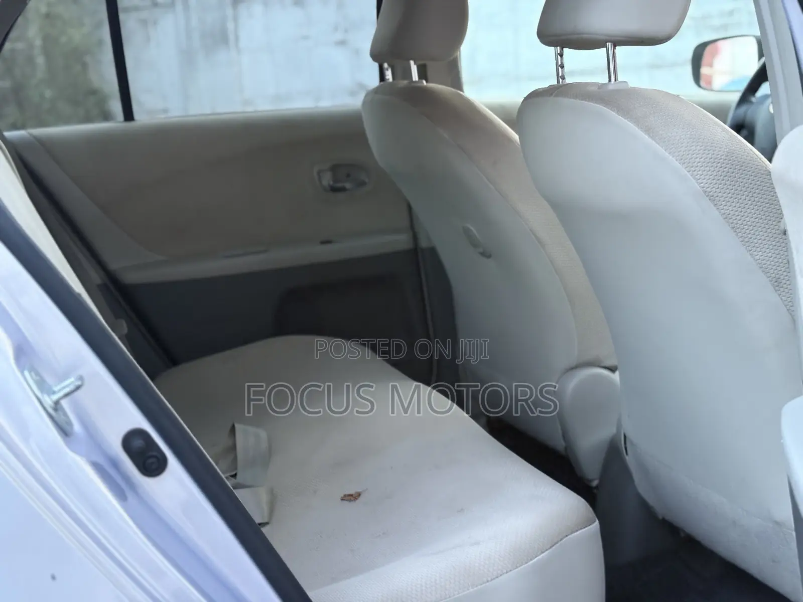 Toyota Vitz 2010 Silver