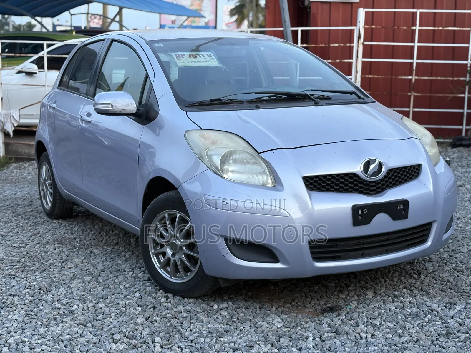 Toyota Vitz 2010 Silver