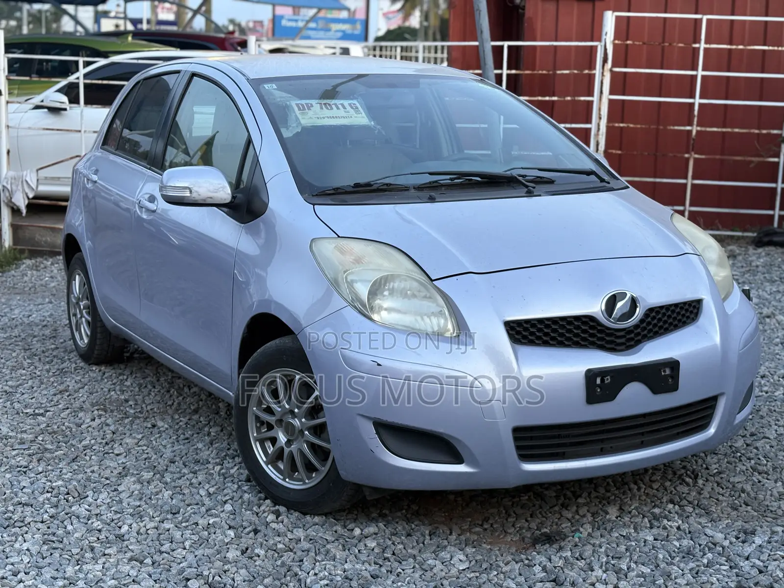 Toyota Vitz 2010 Silver