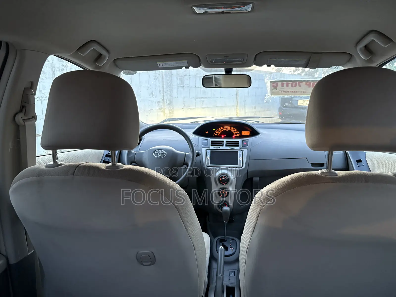 Toyota Vitz 2010 Silver