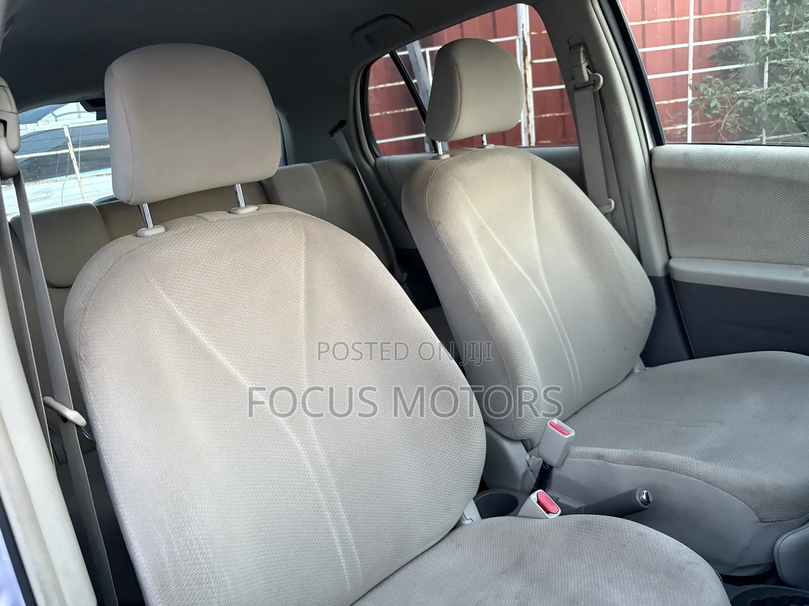 Toyota Vitz 2010 Silver