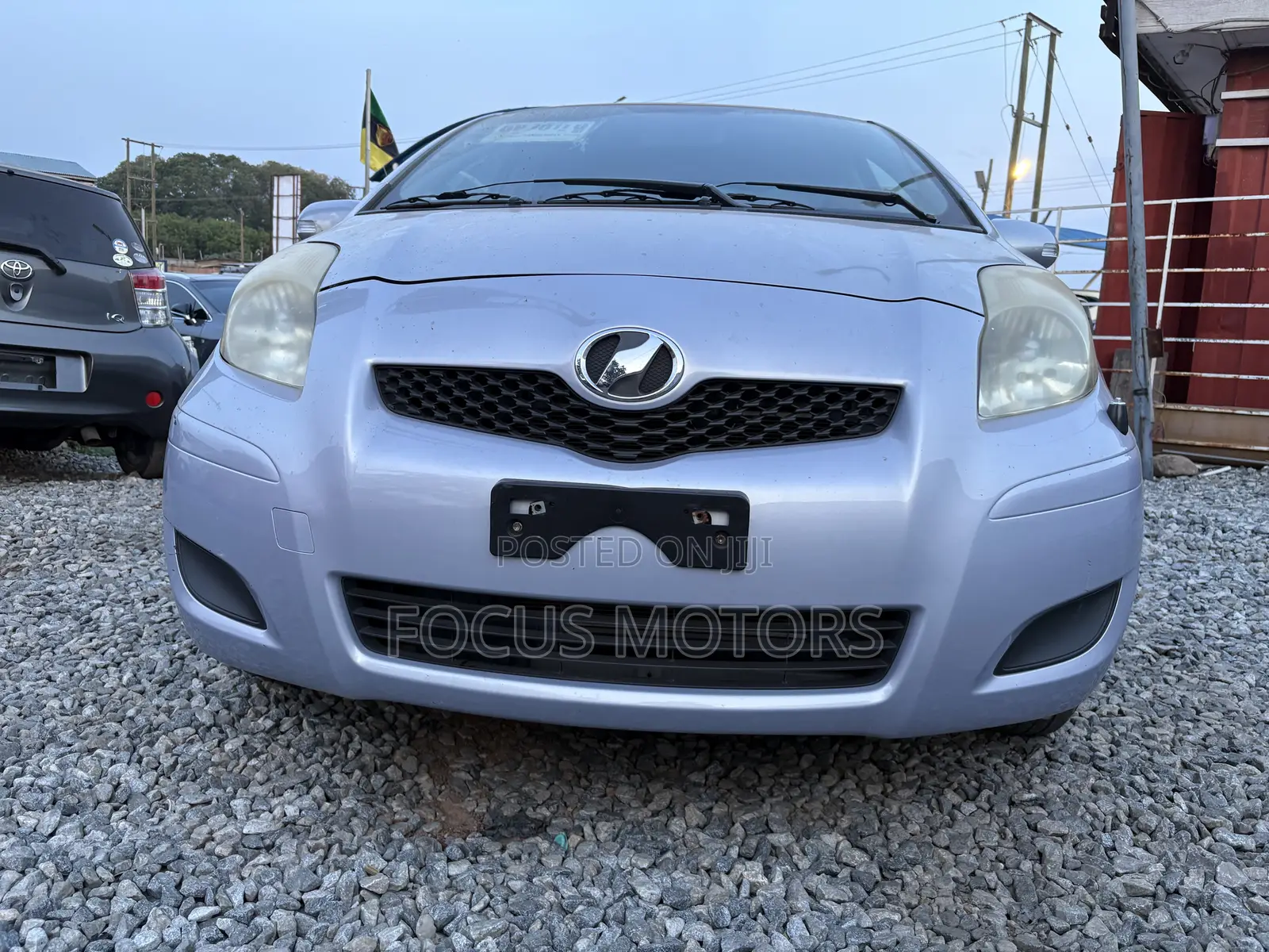Toyota Vitz 2010 Silver