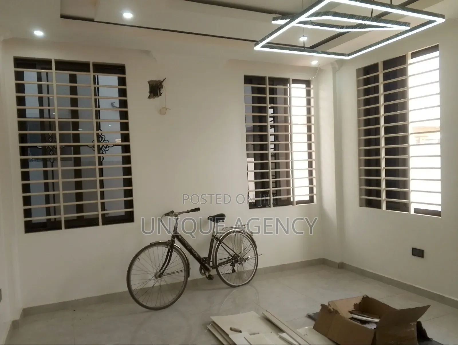 4bdrm Duplex in Manet Court for sale